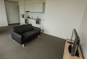 Watt Street 1 BR Apartment W Ocean Views - Accommodation Cairns 5