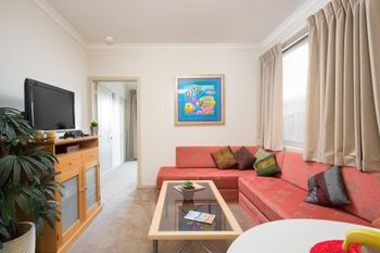 The Executive B & B - Accommodation Cairns 0