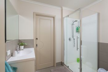 The Executive B & B - Accommodation Cairns 6