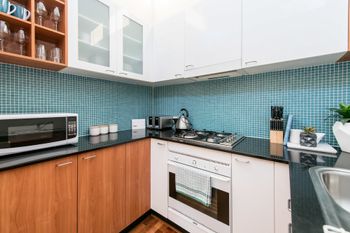 2 Bedroom Balcony Terrace Near Kings Cross - Accommodation Cairns 2