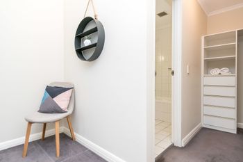 2 Bedroom Balcony Terrace Near Kings Cross - Accommodation Cairns 4