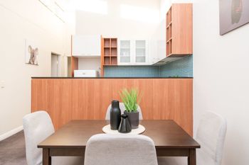 2 Bedroom Balcony Terrace Near Kings Cross - Accommodation Cairns 1