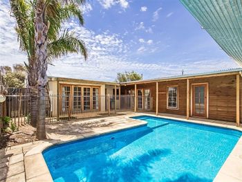 Hidden Oasis - Accommodation Cairns 0