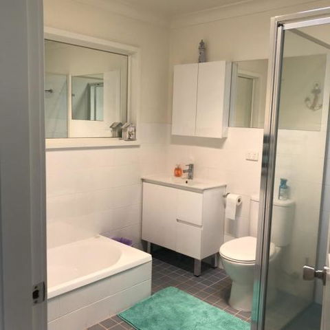 WAVES At MOLLYMOOK - Accommodation Cairns 3