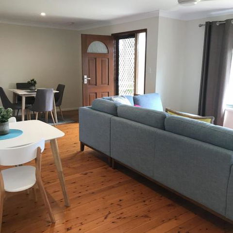 WAVES At MOLLYMOOK - Accommodation Cairns 1