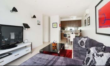 Smart Modern In St. Kilda - Accommodation Cairns 0
