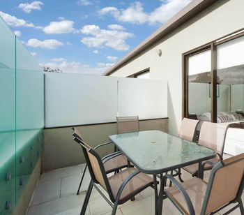 Smart Modern In St. Kilda - Accommodation Cairns 5