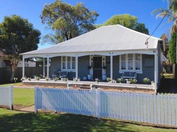 Edgeworth Street Manor - Accommodation Cairns 0