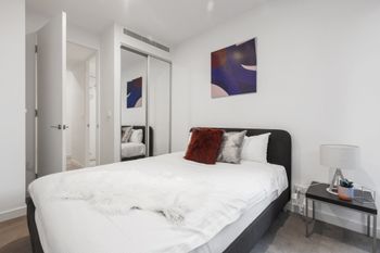 Iris Apartments By Ready Set Host - Accommodation Cairns 1