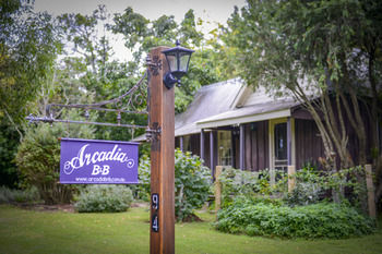 Arcadia Bed & Breakfast & Cottages - Accommodation Cairns 0