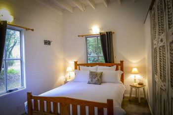 Arcadia Bed & Breakfast & Cottages - Accommodation Cairns 2