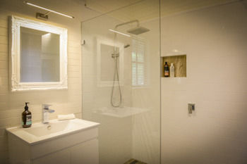 Arcadia Bed & Breakfast & Cottages - Accommodation Cairns 3