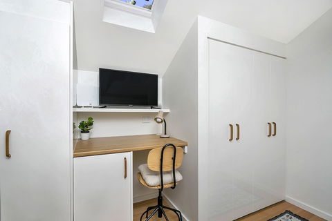 Private Garden Apartment Minutes Walk To Station NBN01 - Accommodation Cairns 1