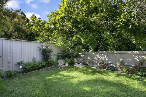 Private Garden Apartment Minutes Walk To Station NBN01 - Accommodation Cairns 4