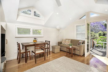 Private Garden Apartment Minutes Walk To Station NBN01 - Accommodation Cairns 6