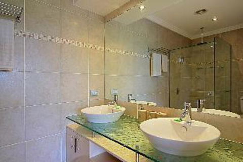 A PERFECT STAY 3 James Cook Apartments - Accommodation Cairns 1