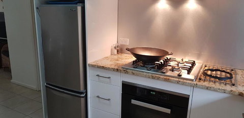 Acaill Accommodation Esplanade Living Self Check-In Self Check-Out - Accommodation Cairns 6