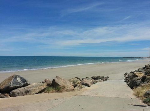 Acaill Accommodation Esplanade Living Self Check-In Self Check-Out - Accommodation Cairns 5