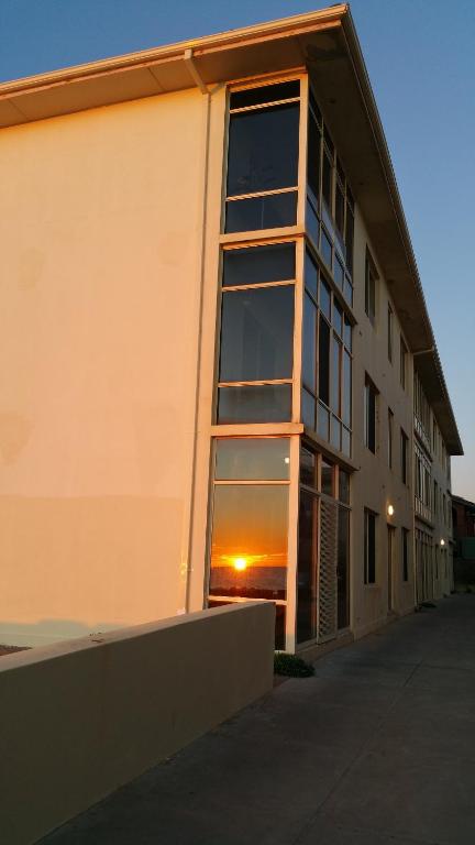 Acaill Accommodation Esplanade Living Self Check-In Self Check-Out - Accommodation Cairns 4