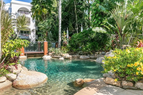 Poolside Apt In Alamanda Beachfront Resort 41 - Accommodation Cairns 3