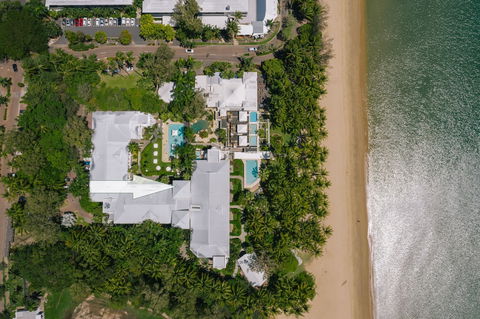Poolside Apt In Alamanda Beachfront Resort 41 - Accommodation Cairns 0