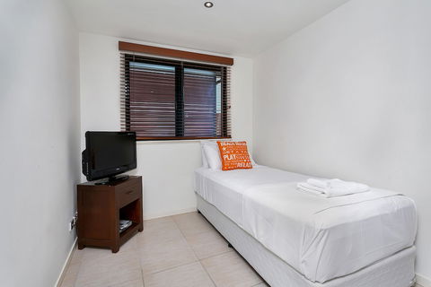 Beachfront Apartment With Ocean View - 4 - Accommodation Cairns 5