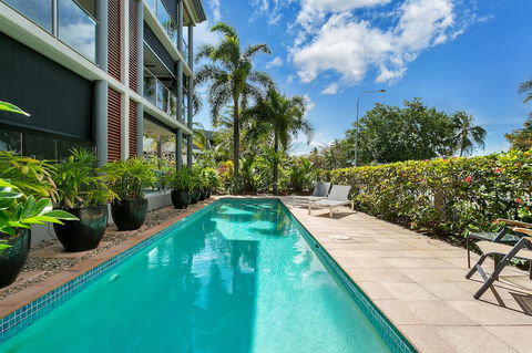 Beachfront Apartment With Ocean View - 4 - Accommodation Cairns 0