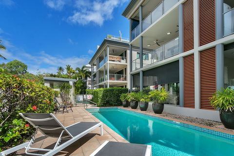 Beachfront Apartment With Ocean View - 4 - Accommodation Cairns 1
