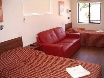 Cypress Pines Studio Villas - Accommodation Cairns 0