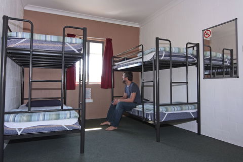 Byron Bay YHA Hostel/Backpackers - Accommodation Cairns 5