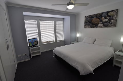 Bluedock Apartments - Accommodation Cairns 3