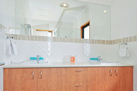 Sensational Heights Bed & Breakfast - Accommodation Cairns 7