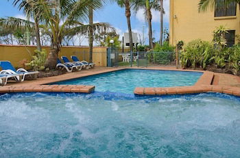 Kalua Holiday Apartments - Accommodation Cairns 0