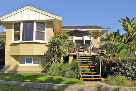 Bay 10 Accommodation - Accommodation Cairns 3
