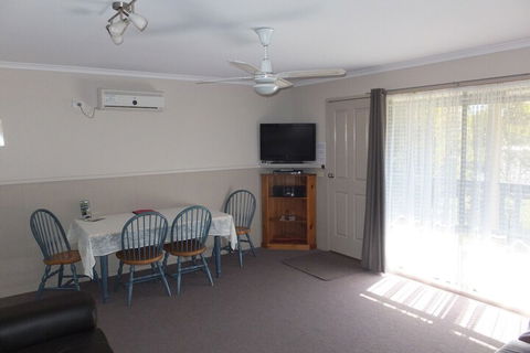 Lakes Entrance Country Cottages - Accommodation Cairns 7