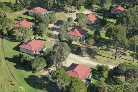 Lakes Entrance Country Cottages - Accommodation Cairns 1