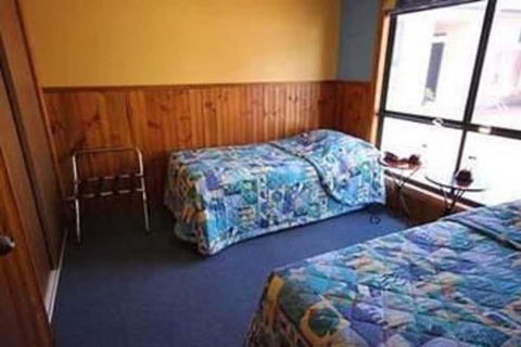 Bicheno's A Plus Apartments - Accommodation Cairns 3