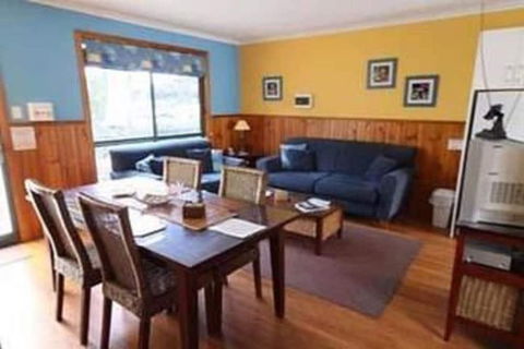 Bicheno's A Plus Apartments - Accommodation Cairns 5