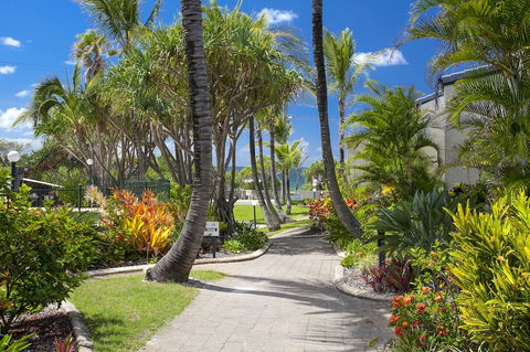 Beach Breakers Resort - Accommodation Cairns 0