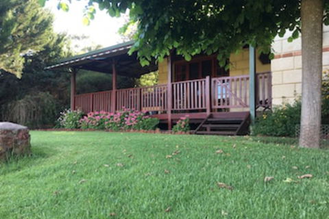 Clover Cottage Country Retreat - Accommodation Cairns 0
