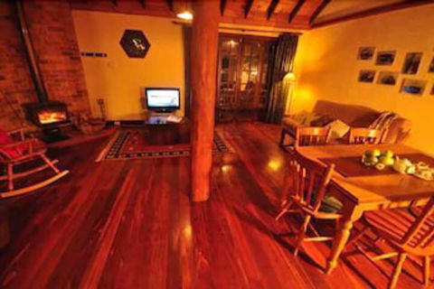 Clover Cottage Country Retreat - Accommodation Cairns 6