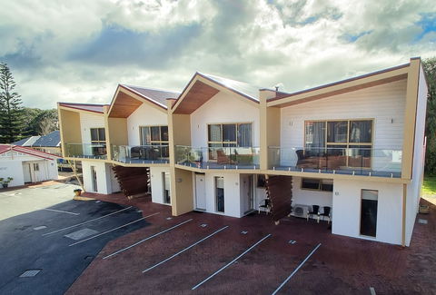 Pelicans Albany - Accommodation Cairns 1