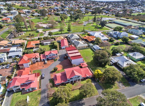 Pelicans Albany - Accommodation Cairns 0