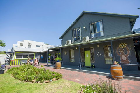 Dunsborough Beachouse YHA Hostel - Accommodation Cairns 0