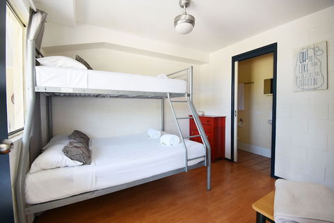 Caloundra Backpackers - Hostel - Accommodation Cairns 1