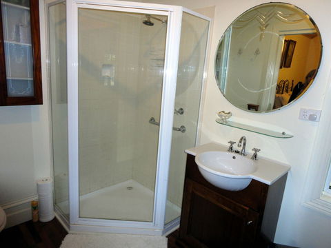 Stones Throw Cottage Bed & Breakfast - Accommodation Cairns 4