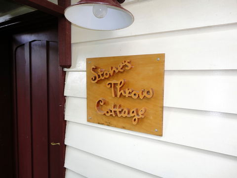 Stones Throw Cottage Bed & Breakfast - Accommodation Cairns 0