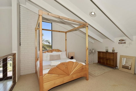 McAuleys Beach House - Accommodation Cairns 4