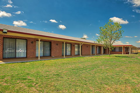 Bushmans Motor Inn - Accommodation Cairns 0