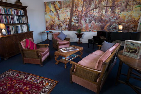 Northern Arts Hotel - Accommodation Cairns 4